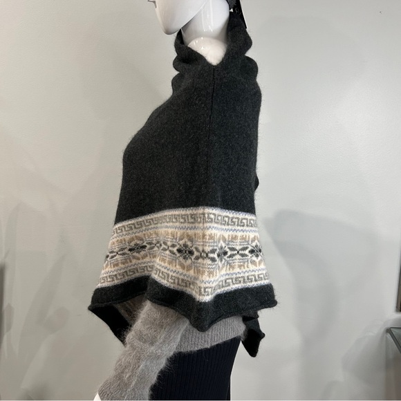 Orkney Isles Geelong Lambswool Poncho - Picture 3 of 10